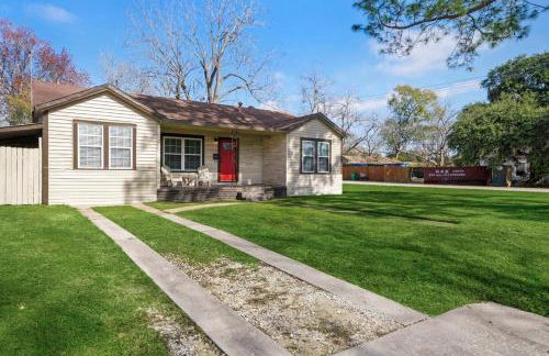 3 bedroom 1 bath WiFi Large back yard with BBQ pit - Foto 8