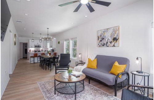 Vibrant 4BR3BA Oasis Near Happy Downtown - Foto 5