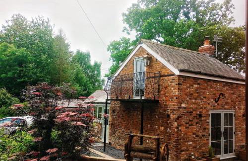 The Old Smithy, beautifully restored cottage in Carreghofa, near Llanymynech - Photo 2