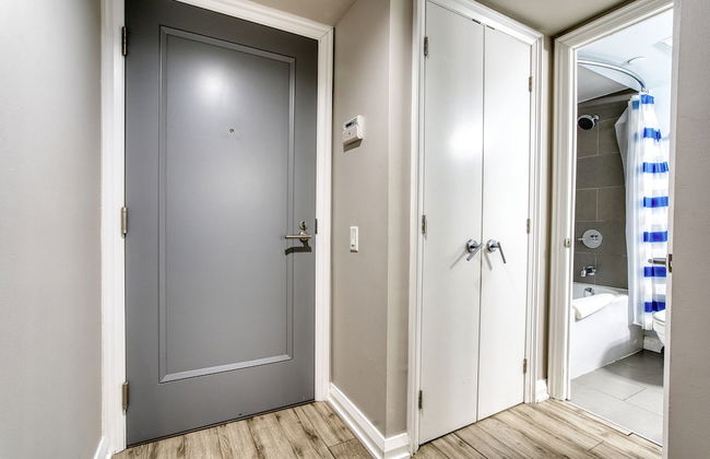 Yorkville Modern 1 Bedroom Suite Toronto - Photo 34