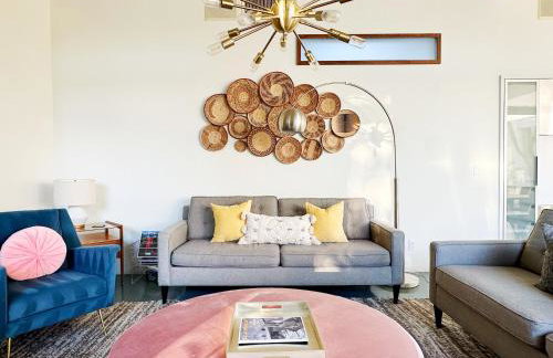 Retro Rendezvous Pool and Spa MidCentury Modern Home - Foto 62