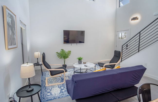 Gorgeous 3 BR 2 BA Near Amazing Downtown - Photo 14