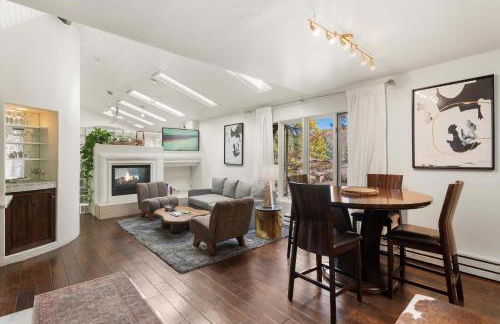 Aspen Stash Pad with Fireplace, Parking, W/D - Foto 1