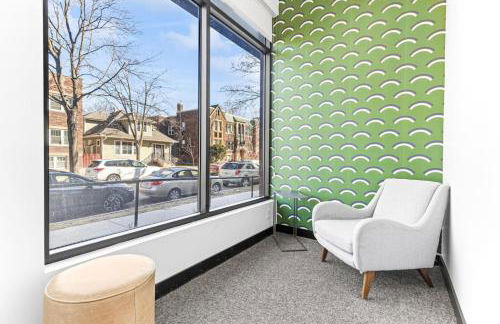 Cozy 2BR Retreat near Downtown - Foto 24