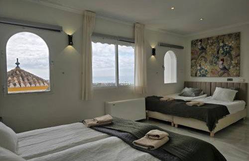 Large Family Villa 500m From Beach with Stunning Views - Photo 19