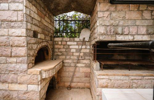 Irene Villa with Hot Tub, by Estia - Foto 9