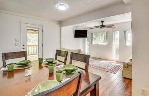 Walk to Lake George Quiet Nature Escape with Deck - Foto 4