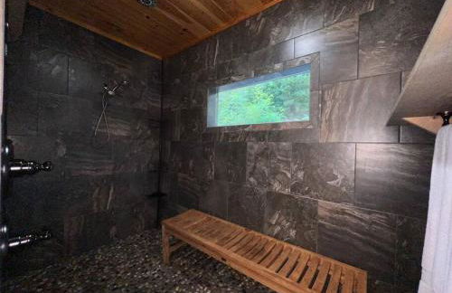 Nantahala Nook, cabin w/hot tub,game room, & wifi - Foto 42
