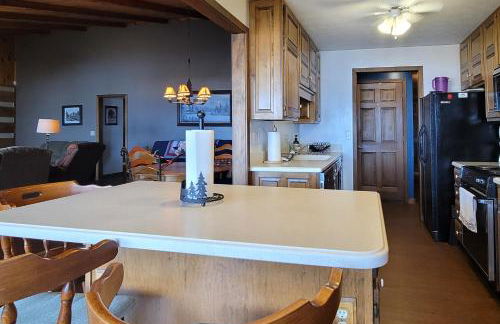 Scenic Lakefront Cabin Dock Water Activities Games - Foto 14