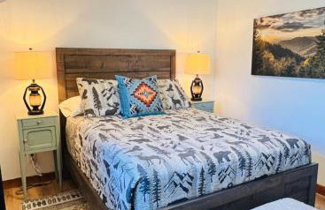 Stylish Mountain Chalet 15mins to Gore Mountain , Large Hot Tub, Playroom & Large Heated Pool - Foto 65