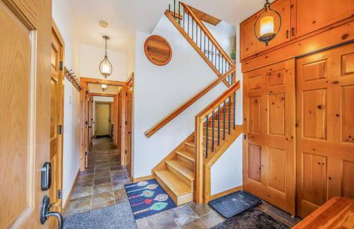 Walk-In Skiing/Tubing Across at Summit East - Foto 28