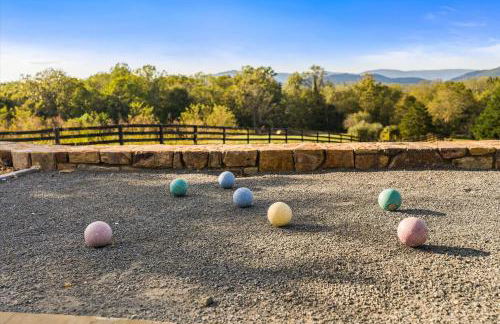 Mountain Mama Ranch - Luxury farmhouse on 200 acres with mountain views, 20mins to Shenandoah, 90mins from DC - Foto 44