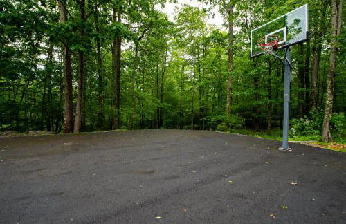Massive Log Chalet with Hot Tub - Foto 24