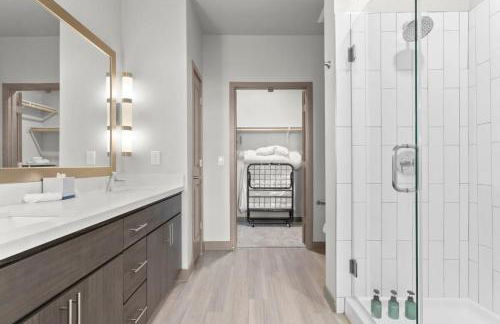 Cozysuites PHX RORO Gym Pool Pets Parking #13 - Photo 23