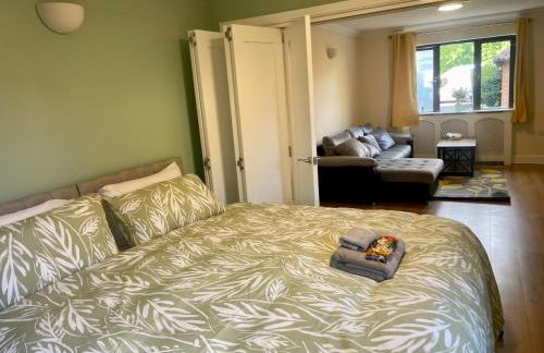 Comfy Chippenham Double Ensuite Home with Large Garden with Parking x 4 - Foto 14