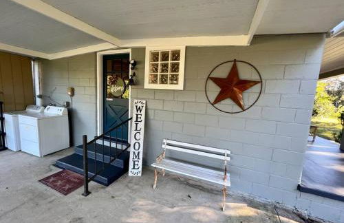 Quiet Farmhouse IN THE COUNTRY close to major theme parks - Photo 6