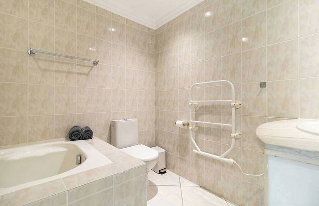 Beachfront Villa, Beach Club, Houtbay - Photo 33