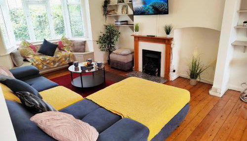 Epicsa - Corporate & Family Stay in 3 Bedroom House with Garden, FREE parking - Foto 2