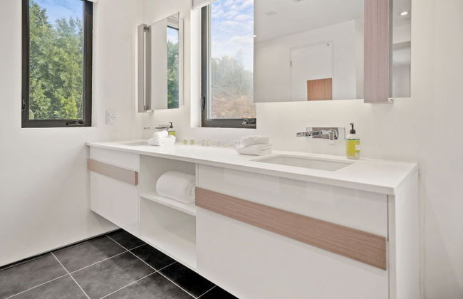 Crescent Heights - Photo 13