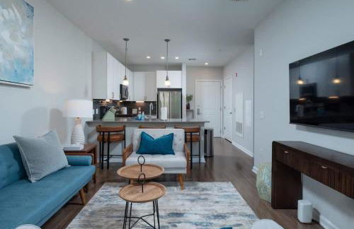 Central 1-BR Condo Assembly Row Gym & Pool Sleep 5 - Photo 3