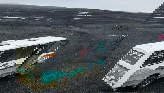 Shuttle Bus to the DC3 Plane Wreck - Foto 1