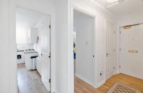 GuestReady - Stylish Apt w/ Parking near Edinburgh - Photo 16
