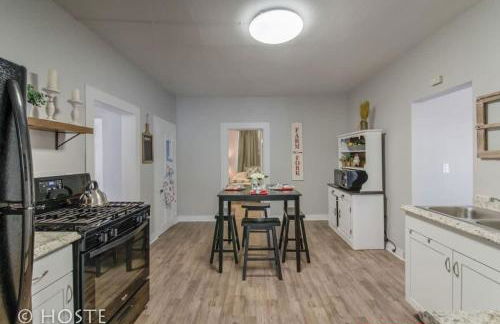 *H NEW!* Centrally Located 3BDRM Traveler`s Home Near Downtown Colorado Springs - Foto 19