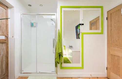 6 bedrooms beautiful home 3 bathrooms, quiet location with garden near Legoland Windsor Heathrow - Foto 27