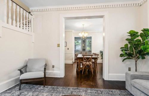 The Montgomery Manor - 5 Bedroom 4 Bath with Pool and Garage - Foto 27