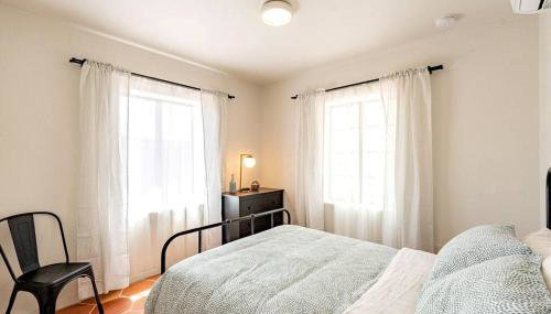 Cute & Cozy 2BR 1BA Adobe w Firepit Near UA & UMC - Foto 4