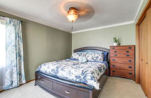 Walk to Park Waterloo Home with Furnished Deck - Foto 14