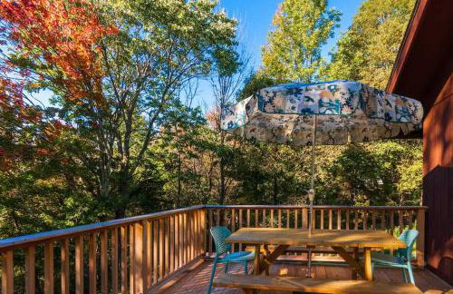 Retro Retreat Charming Home with Hot Tub & Fire Pit - Foto 19