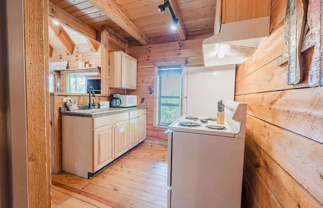 J Willy's Refuge 2 Bedroom Cabin by RedAwning - Photo 12