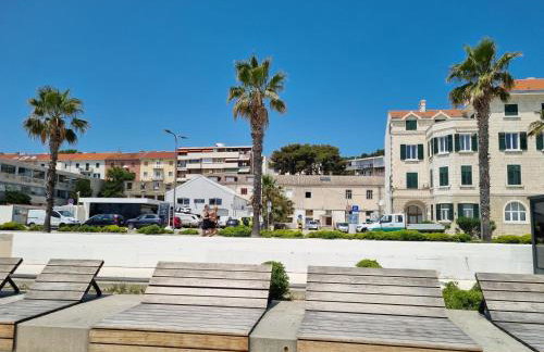 ANGEL BY THE SEA LUXE Apartment - Photo 35