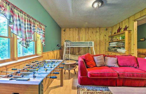 Slaty Fork Escape with Mountain View and Hot Tub! - Foto 15