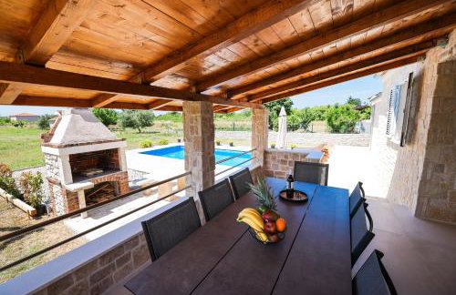Villa Stone House with Pool - Foto 33