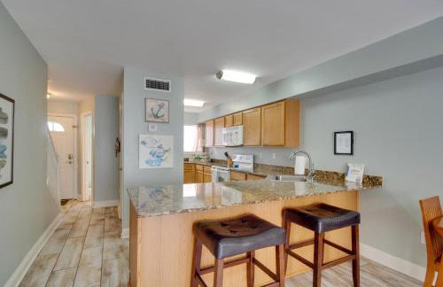 Near Beach and Casinos Biloxi Condo with Pool Access - Foto 8