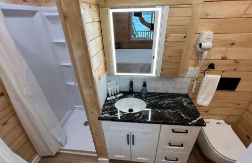 'Lakeside' Cottage with porch and sandy beach - Photo 13