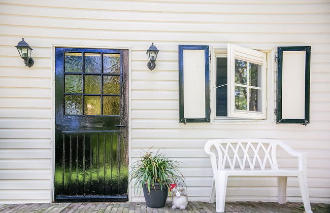 A Detached Bungalow With Outdoor Fireplace, Covered Terrace and Pond in a Forest Plot - Photo 2