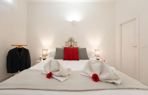 Avelli Pia Fourth Floor with 2 Bathrooms - Florence Charming Apartments - Delightful and bright 4rd-floor apartment without elevator, overlooking one of Florence's most beautiful squares, Exceptionally located for exploring the city - Foto 17