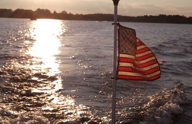 Paseo en barco al atardecer + Degustación de lobster roll - Foto 1