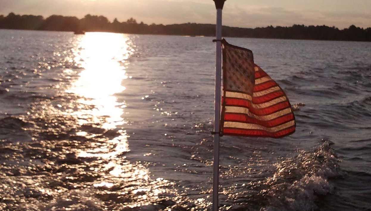 Paseo en barco al atardecer + Degustación de lobster roll
