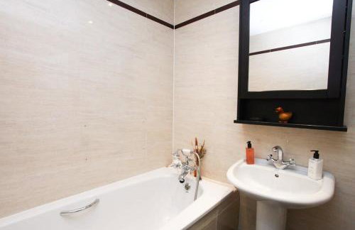 Lovely spacious 2 Bed Flat - Foto 8