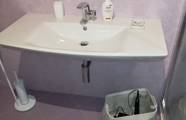 Amaranth House Rooms and Apartments - Photo 17