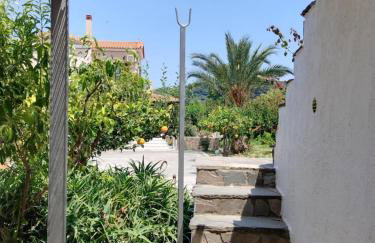 Thalia's Cottage - Cozy, Romantic Retreat with Sea & Mountain views - Photo 6