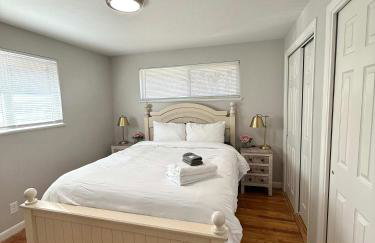 Newly Renovated Home w Garage Near Old Town - Foto 9