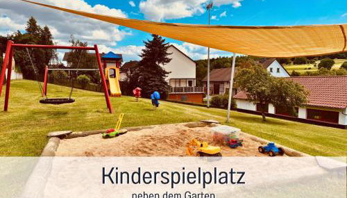 Kindertraum - Spielplatz - Spielzimmer - Terrasse mit Grill - Garten - wandern - 3 Schlafzimmer bis 9 Personen - Ferienhaus Taufstein 2 - Foto 5, Game Room