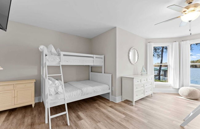 Sunset Pointe by Avantstay Waterfront, Beach, Fire Pit Sleeps 14 5bdr 4BA - Foto 44