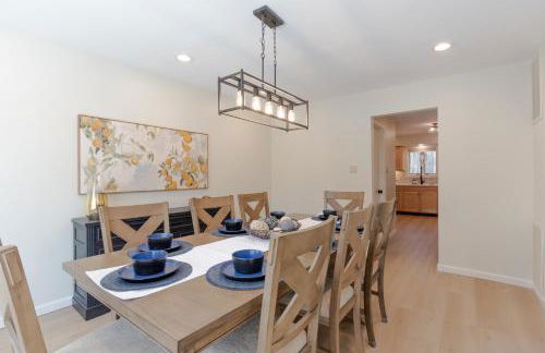 Large Luxury Home with Media Room and Game Room - 10 mins to Campus & Stadium - Foto 29