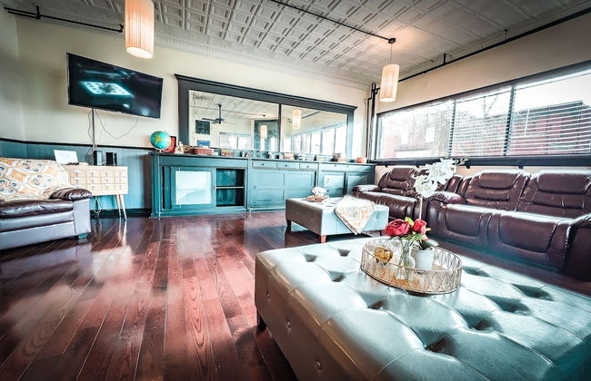 The Pub with Private Yard & Parking, Near the Falls & Casino by Niagara Hospitality - Foto 28